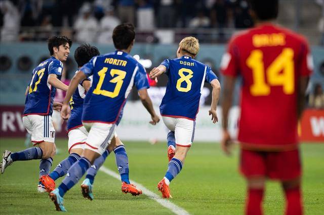 包含日本队将挑战澳大利亚队，力争晋级的词条